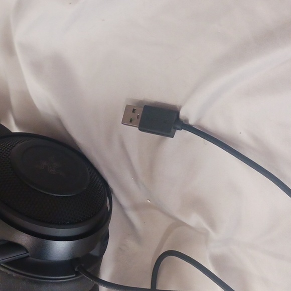 Razer Kraken Kitty RGB light up Gaming headset for PC/Computer - Picture 6 of 6